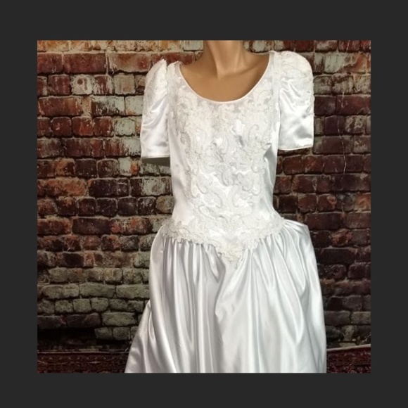 BEAUTIFUL WEDDING DRESS SIZE 16 - Picture 11 of 14